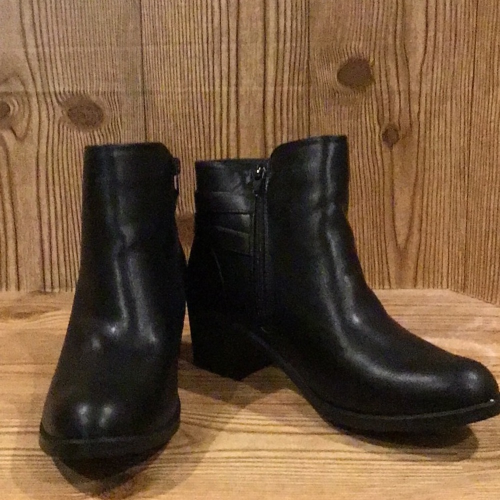 NWT Sz. 10 Easy Street Black “Murphy” Ankle Boots